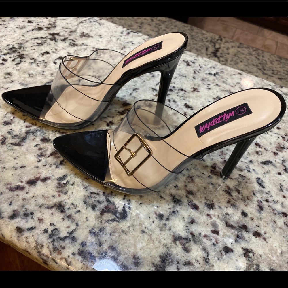 BUCKLE DOWN HEEL SANDALS